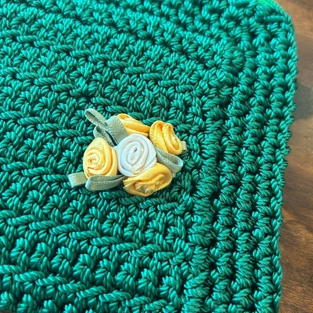 None accessorize this